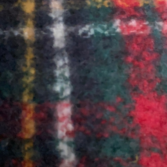 Hollister Plaid Blanket Scarf NWOT Red Multi Plaid with Long Fringe One Size - Picture 6 of 9